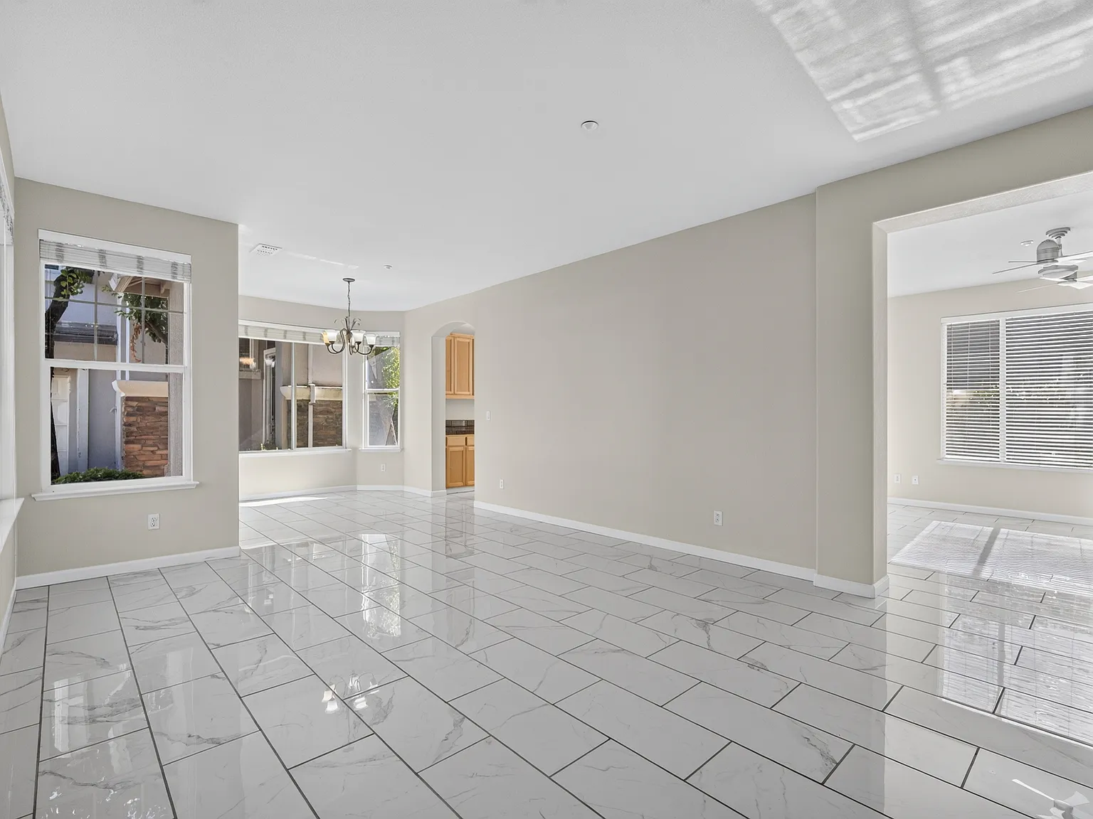 4 bed, 2156 sqft, $4,500 — Photo 4