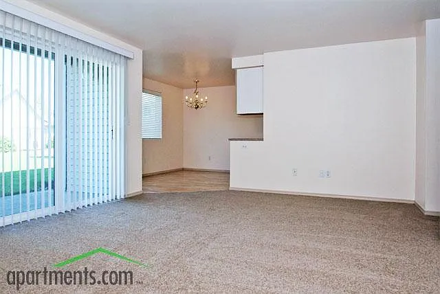 McNary Heights Apartments — Photo 12