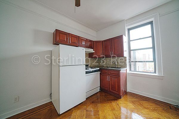 1st image of 2559 Steinway St APT 3R