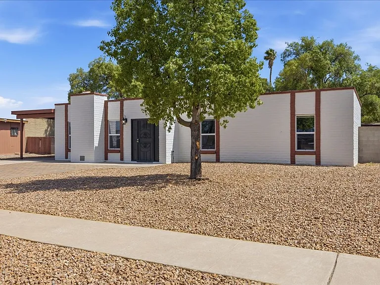 7530 E Stella Rd — Photo 3