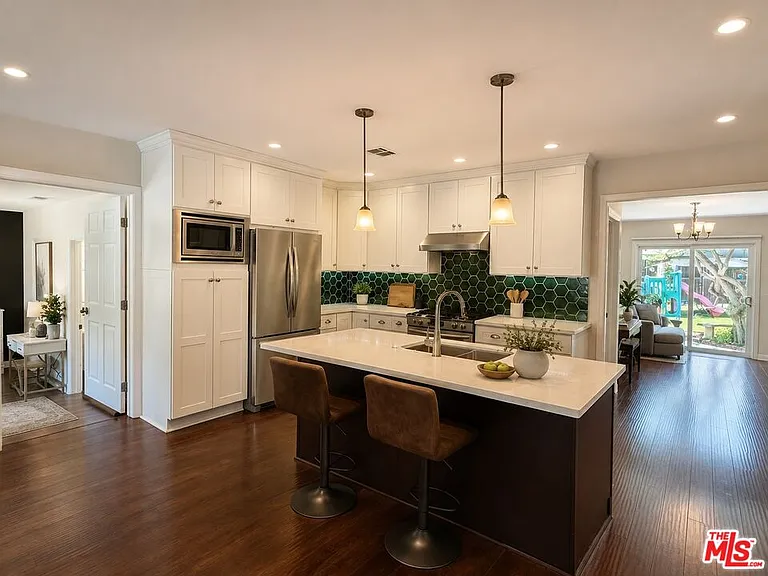 6525 Wilkinson Ave — Photo 11