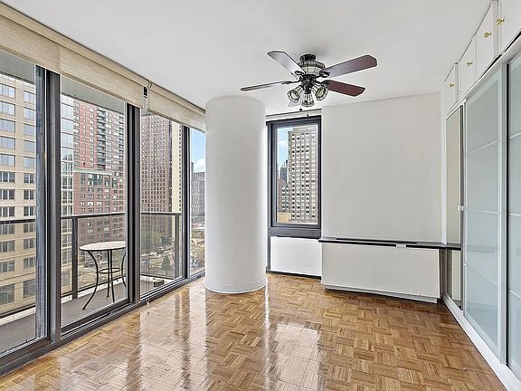 3rd image of 161 W 61st St APT 8B