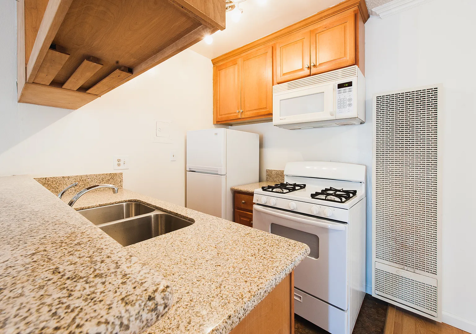 Kings Villa Apartments — Photo 3