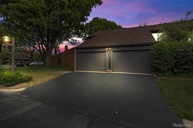 4 Brookwood Ln — Photo 4