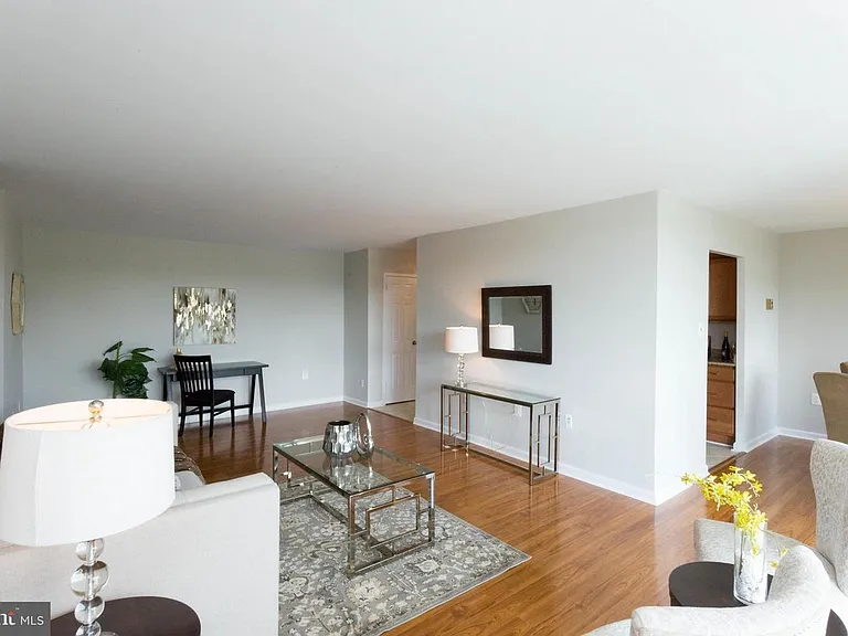 2500 N Van Dorn St #1028 — Photo 7