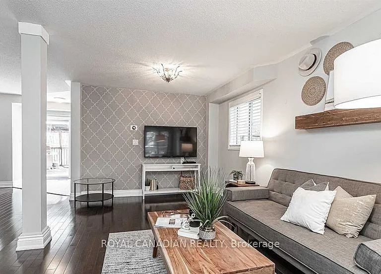 87 John Walter Cres — Photo 6