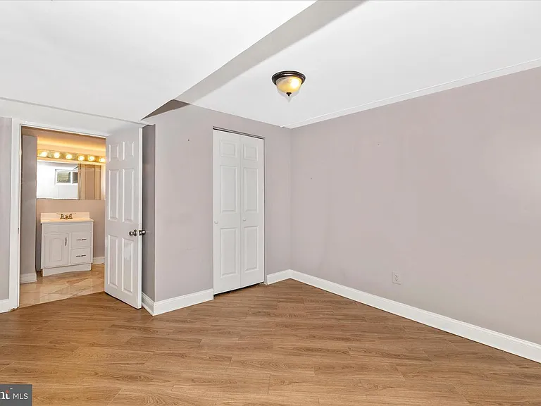 674 College Pkwy — Photo 37