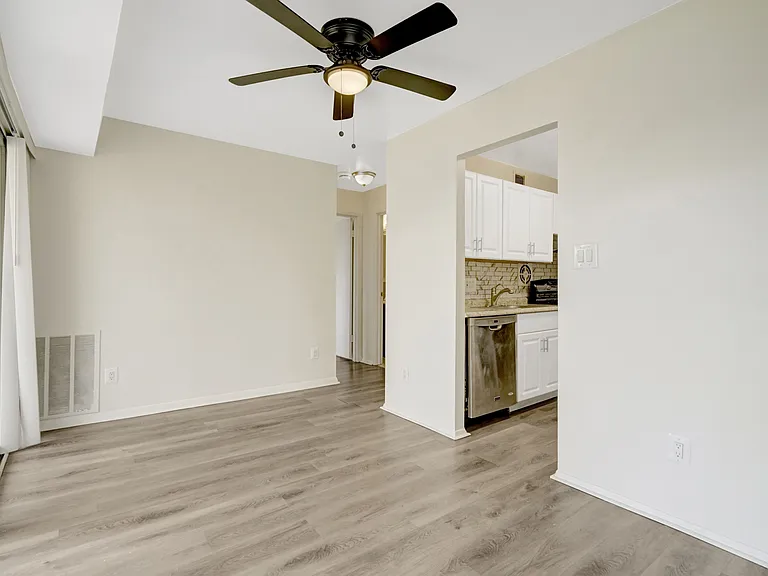 2904 Kings Chapel Rd — Photo 3