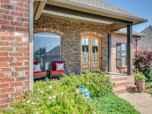 5th image of 216 Emerald Cir