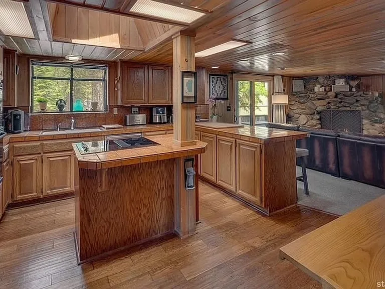 1858 Narragansett Cir — Photo 13