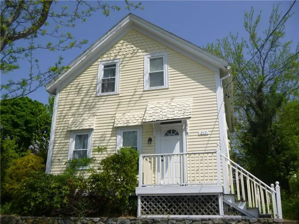 217 Bay View Ave, Cranston, RI 02905