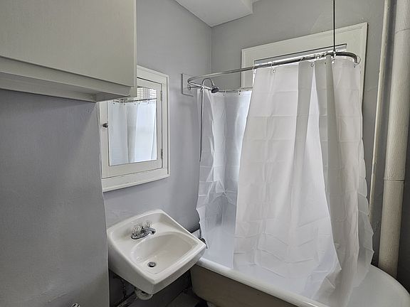 3rd image of 2510 Harney St #38