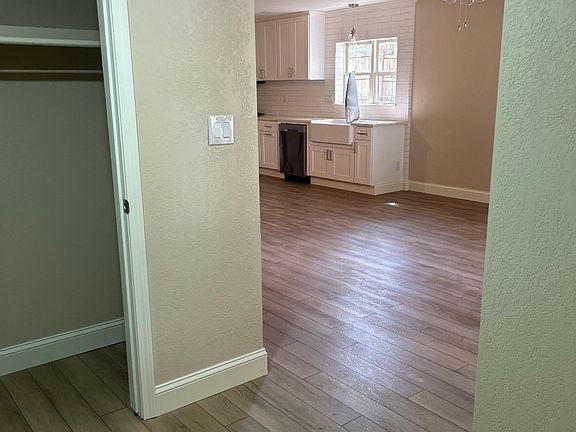 4th image of 134-136-138 Alanna Dr #B