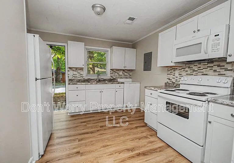 419 Hobson St — Photo 1