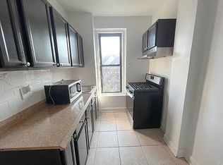 30-95 29th St #5B, Astoria, NY 11102