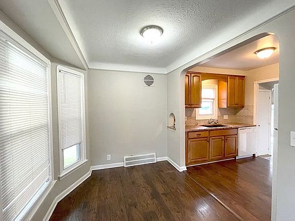 4th image of 7718 Theota Ave