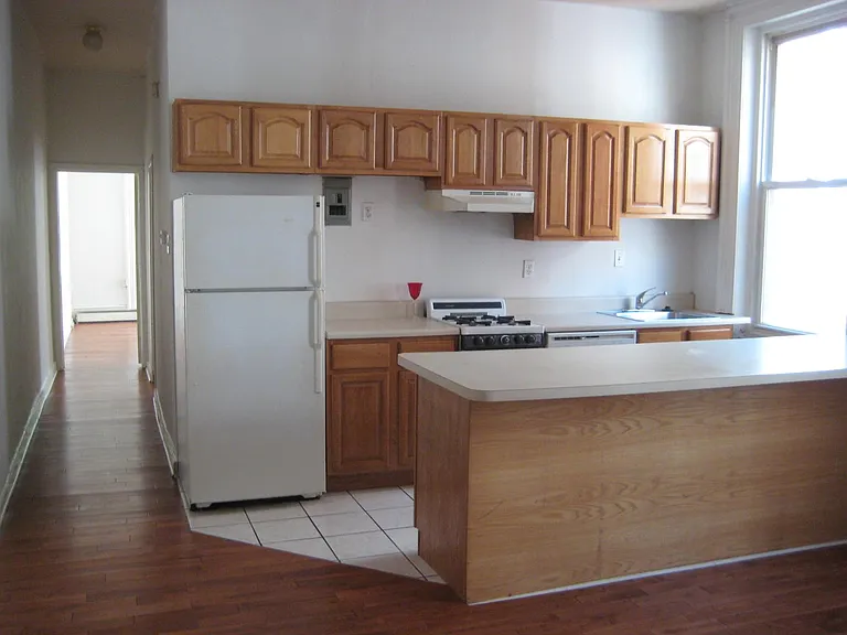 2022 Spring Garden St #2R — Photo 1