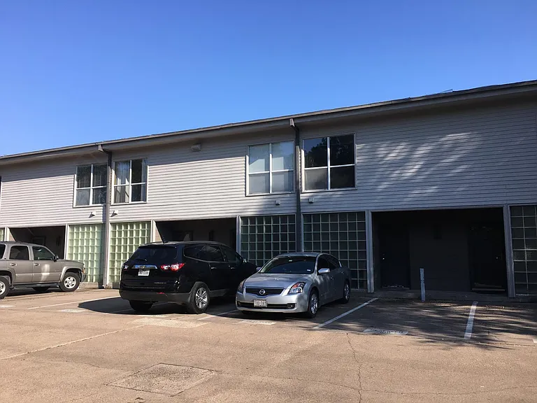 4241 Buena Vista St #15 — Photo 1