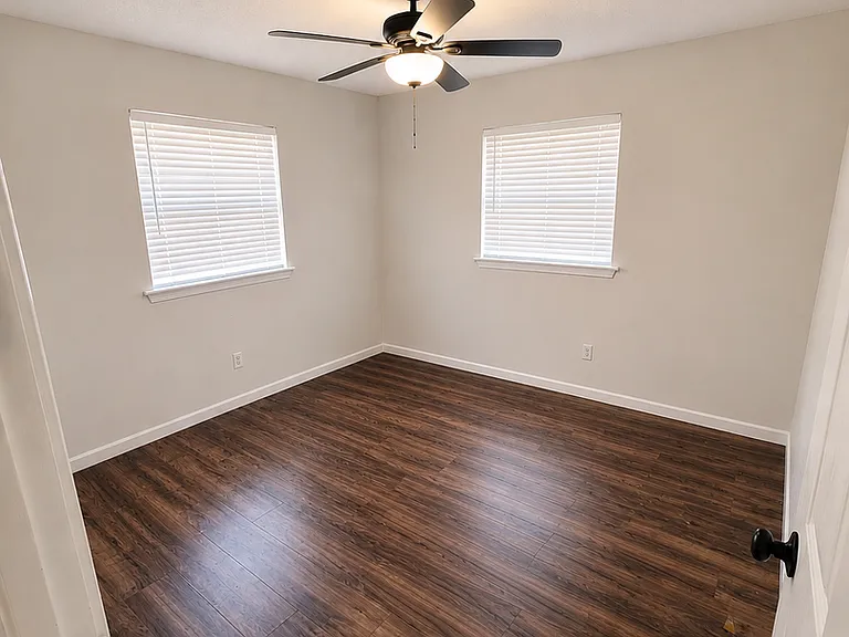 24 Fontainebleau Dr — Photo 4