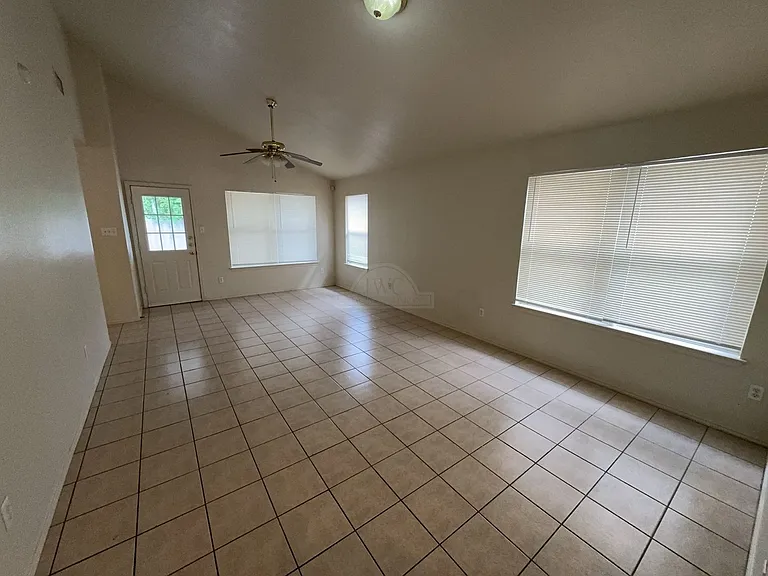 1604 Grey Fox Trl — Photo 7