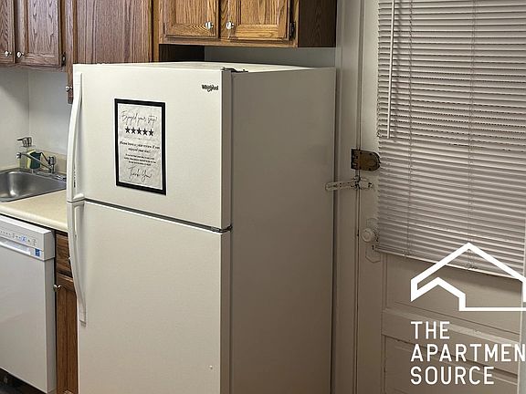 3rd image of 1911 W Larchmont Ave APT 3B