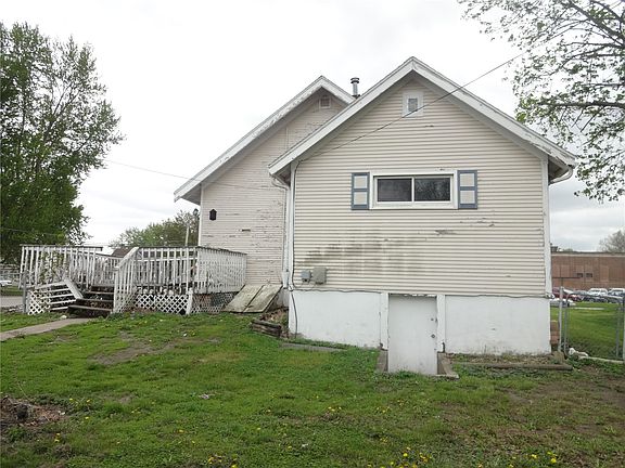 5th image of 399 E Washington St