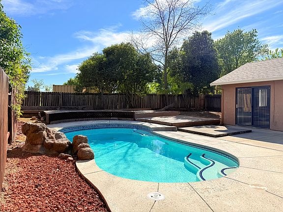 2nd image of 718 Turnstone Dr