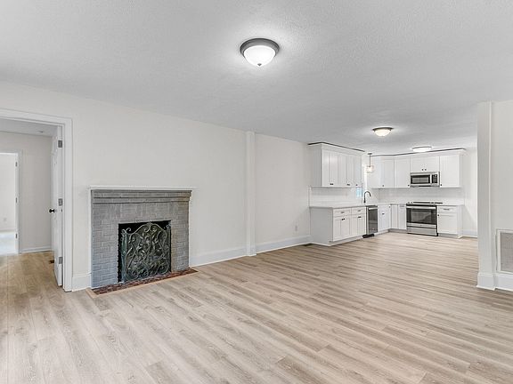 5th image of 700 White Horse Road Ext