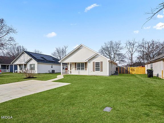 4th image of 227 Kensington Cir