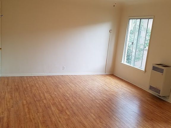 3rd image of 338 N New Hampshire Ave APT 12