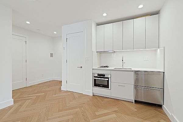 1st image of 225 W 23rd St APT 7M