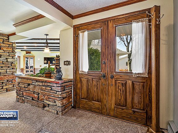 Foyer w/double doors