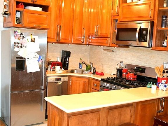 4th image of 677 Degraw St APT 1