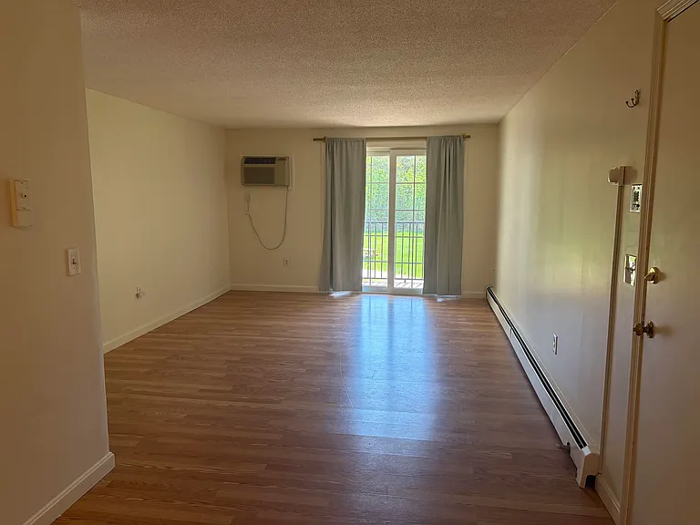 1007 White Cedar Blvd — Photo 3