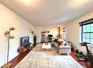 209 7th Ave #1, New York, NY 10011