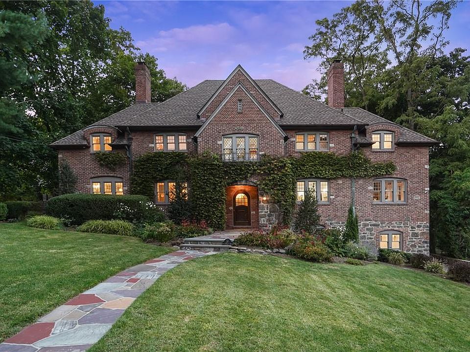 1st image of 27 Glen Eagles Drive