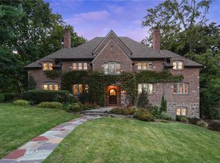 27 Glen Eagles Dr, Larchmont, NY 10538