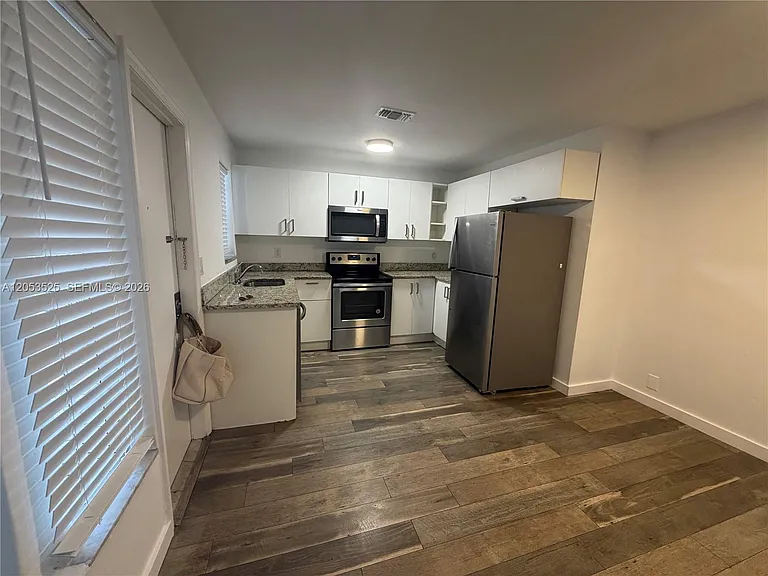 1425 NE 56th St #5 — Photo 2