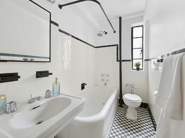 140 East 40th Street image 3 of 5