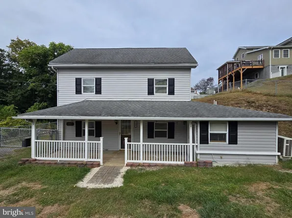 240 Ewing St, Berkeley Springs, WV 25411
