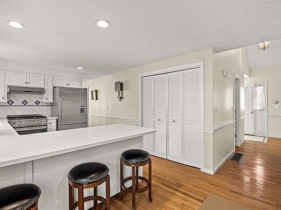 5th image of 47 Peach Tree Rd