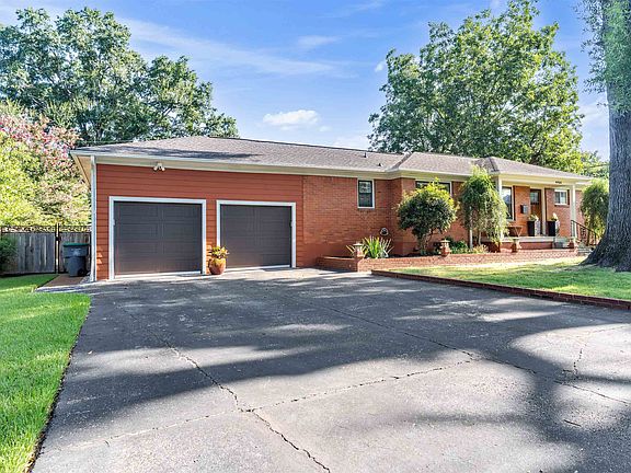 3rd image of 4988 Fairfield Cir