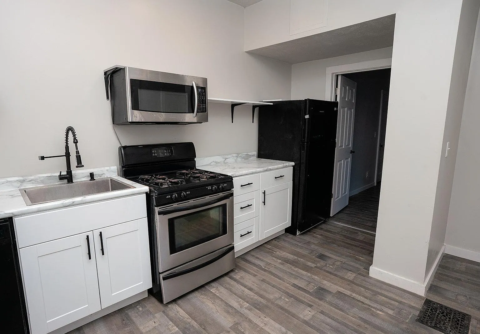 840 S Ironwood Dr - Apt 4 — Photo 3