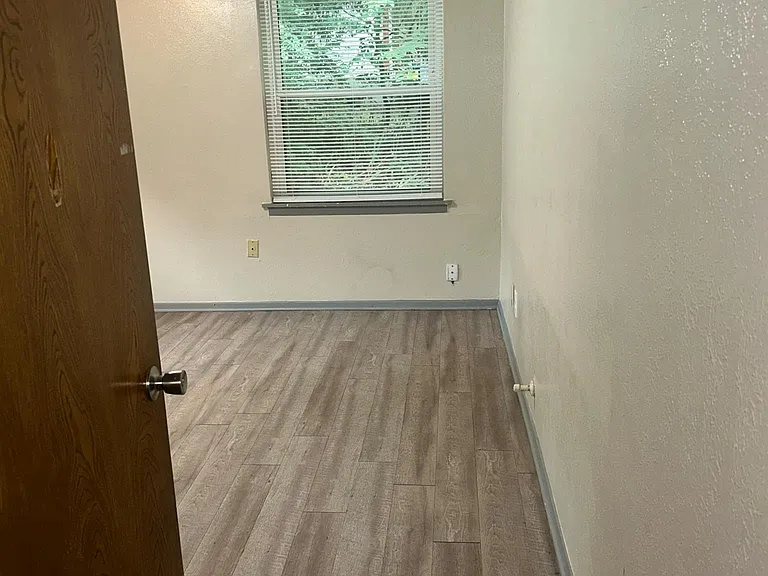 1437 S Rusk St — Photo 14