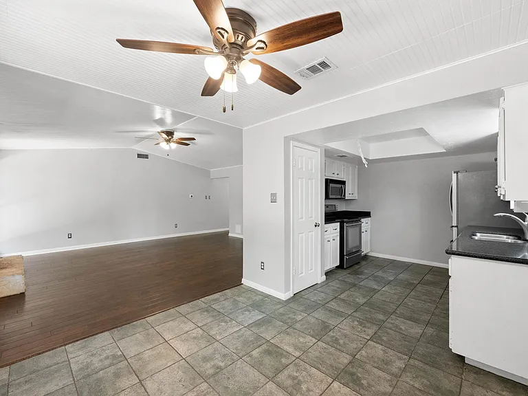 3303 Sanderling Trl — Photo 9