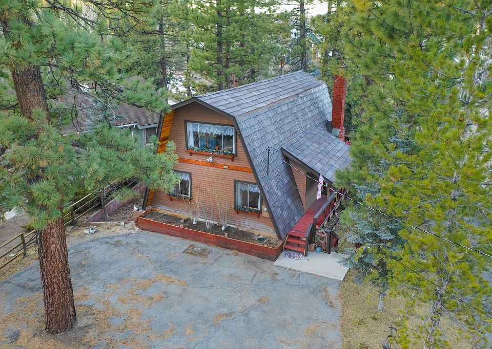 1st image of 39880 Lakeview Dr