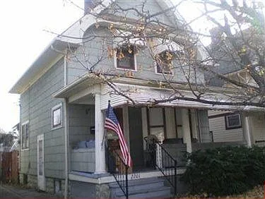 2201 W 105th St photo 1