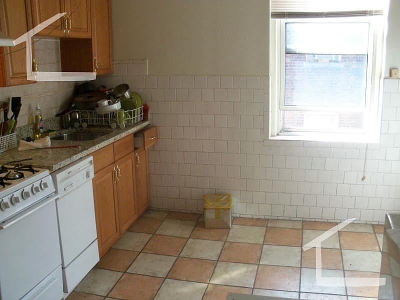 2nd image of 126 Warren St #41ZR