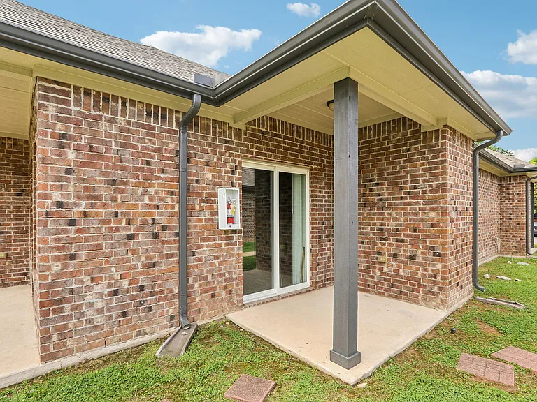 B2 - DUPLEX - 2BD, 2BA - 1054SF - Patio