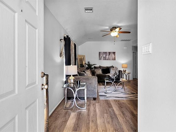 5th image of 8923 Aurora Park Ln